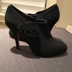 Heel booties with side flower